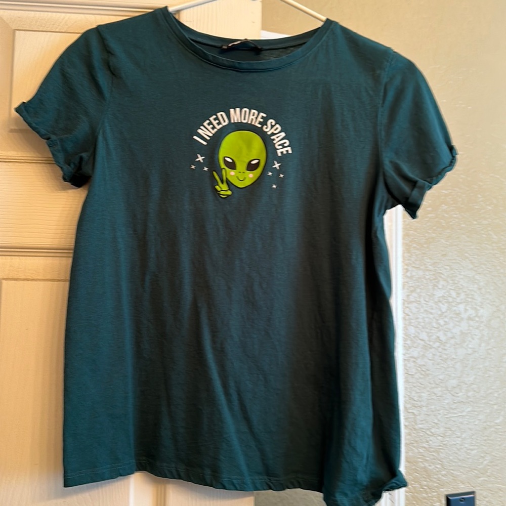 Women’s alien T-shirt